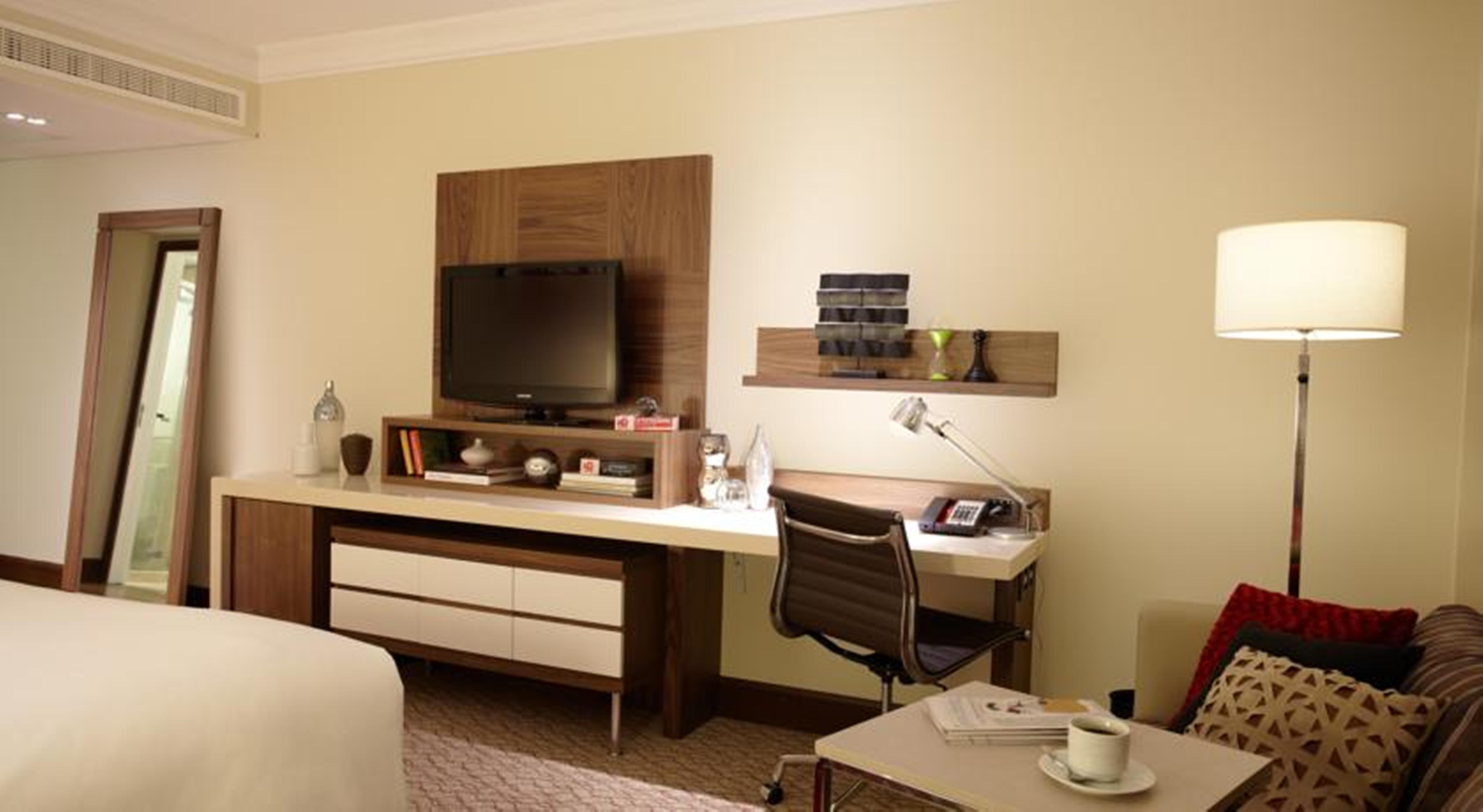 Renaissance Hotel 5*
