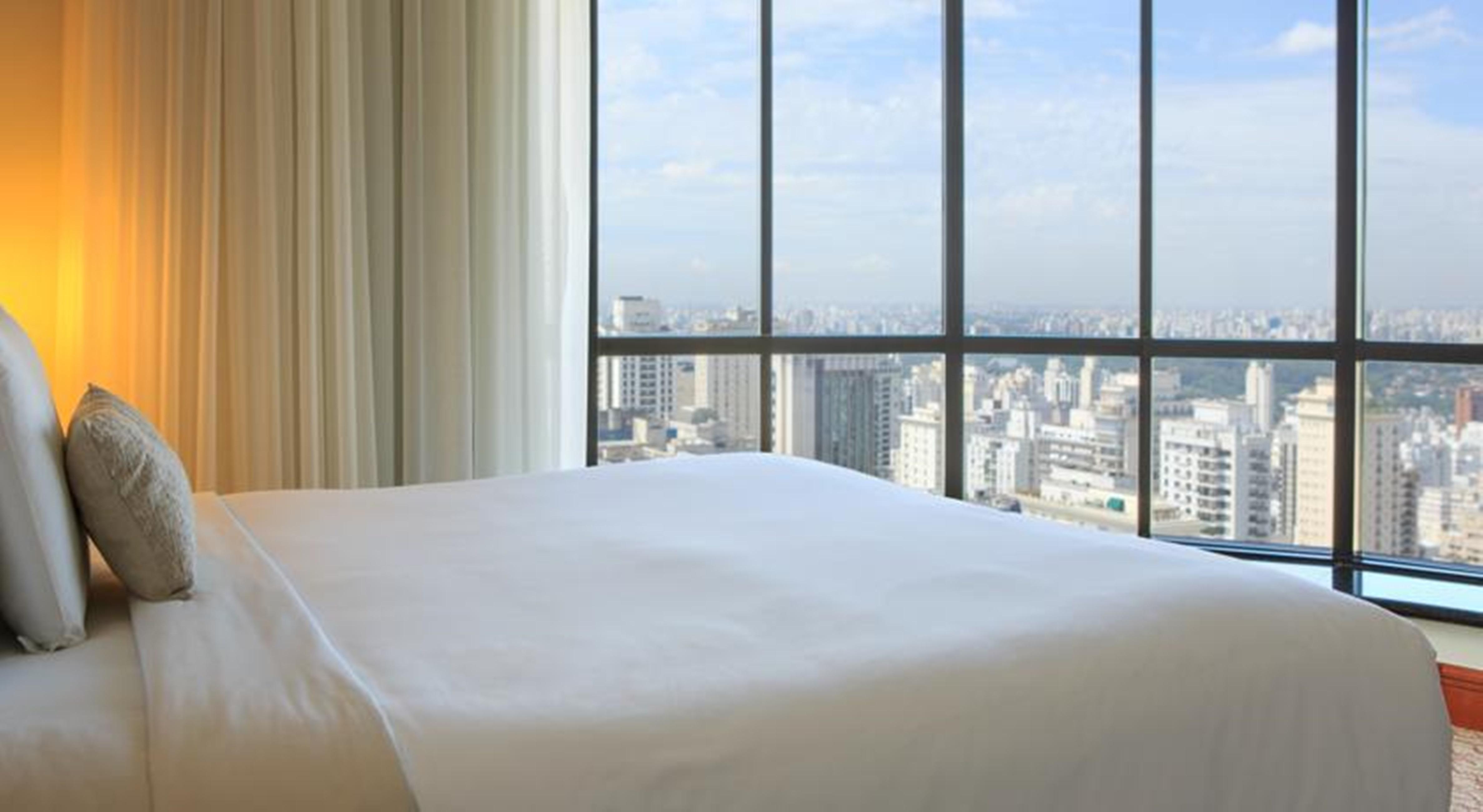 Renaissance Hotel 5*