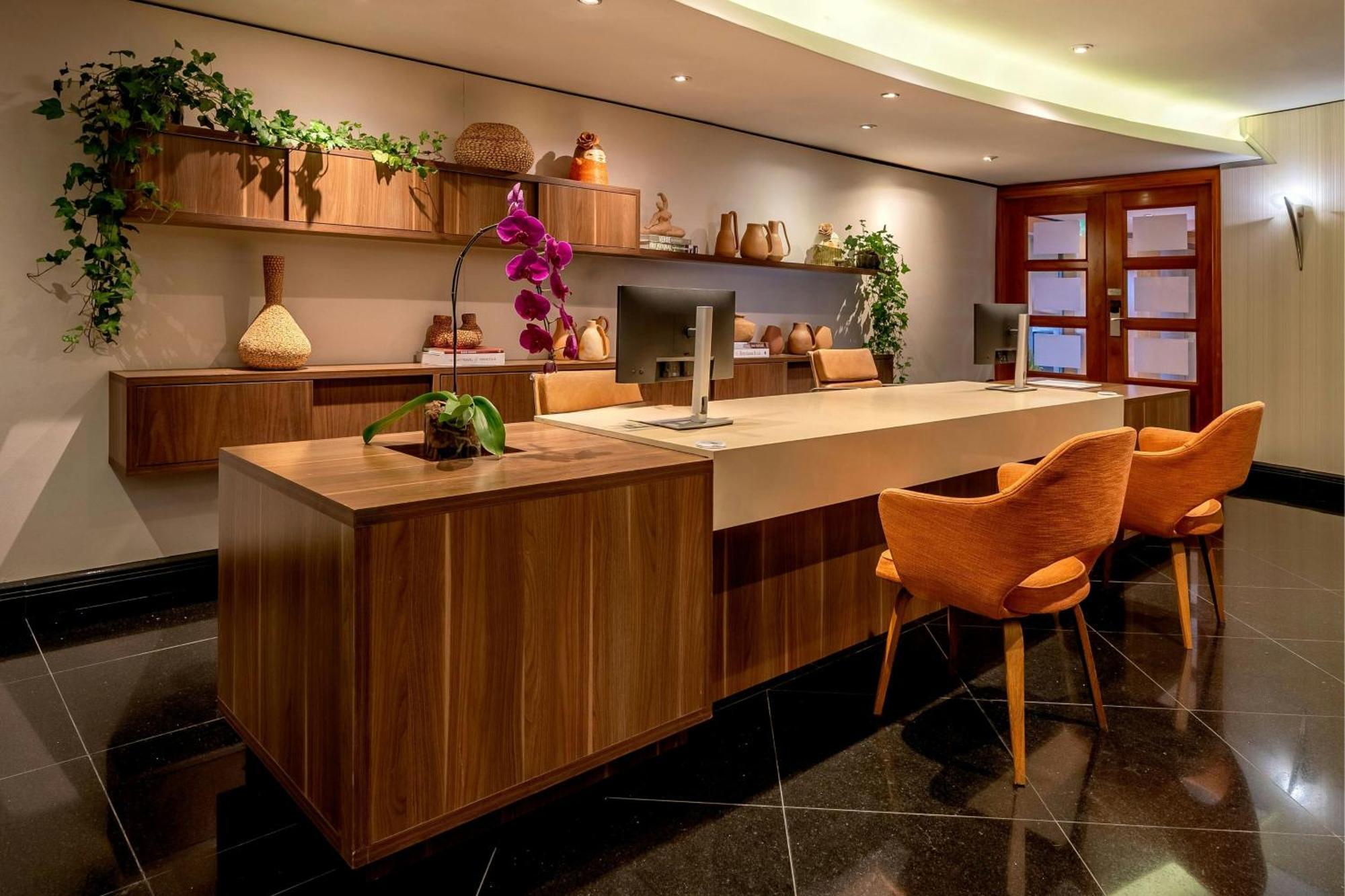 Renaissance Hotel 5*